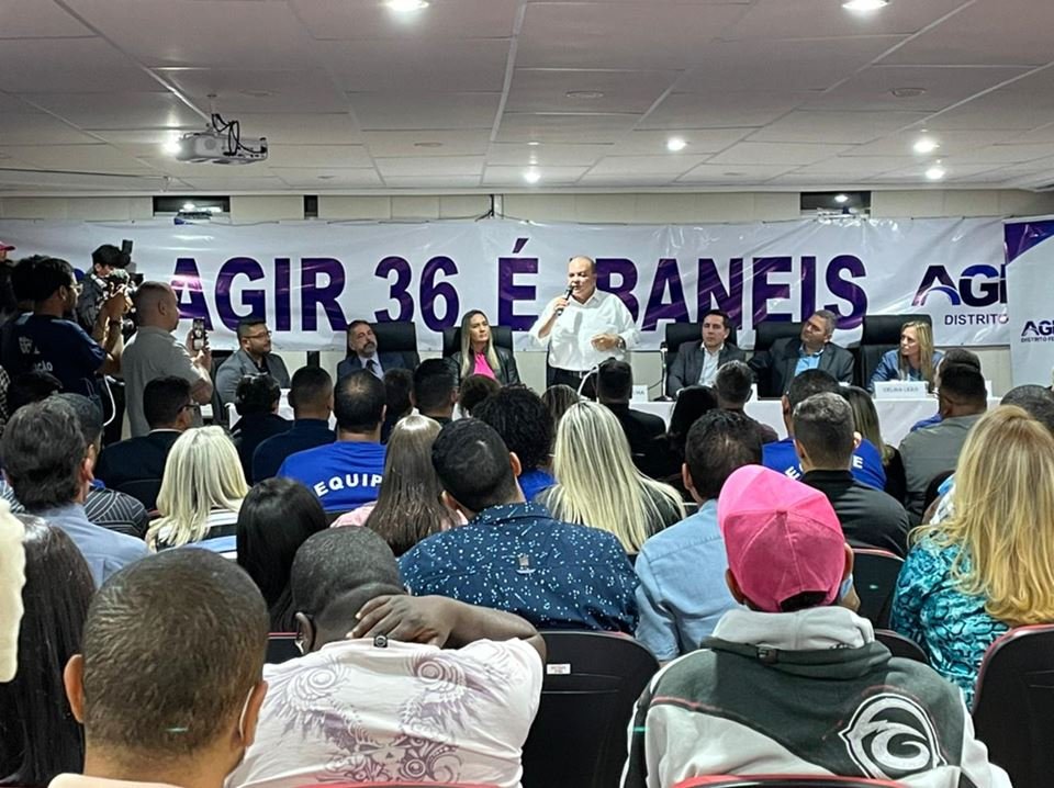 Ibaneis Rocha discursa em ato de apoio do partido Agir