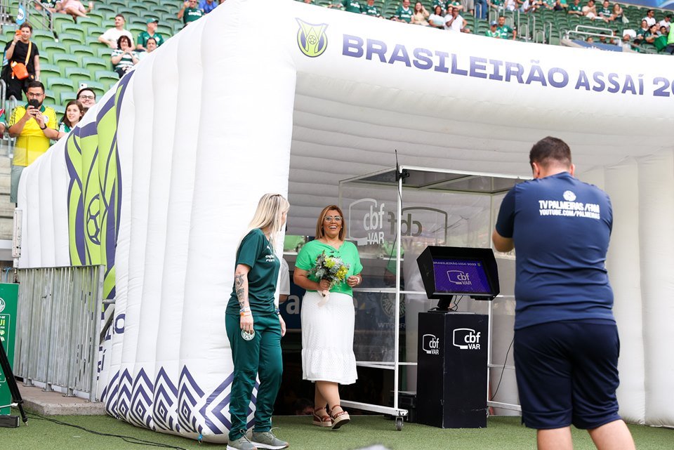 Foto colorida do casamento no Allianz