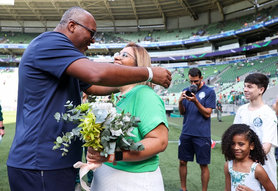 Foto colorida do casamento no Allianz