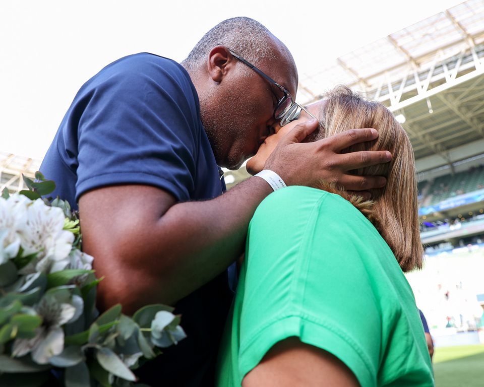Foto colorida do casamento no Allianz
