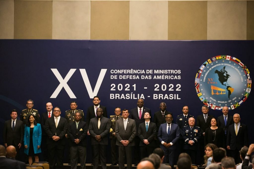Ministro da Defesa, Paulo Sérgio Nogueira de Oliveira ao lado de Ministros de Defesa das Américas