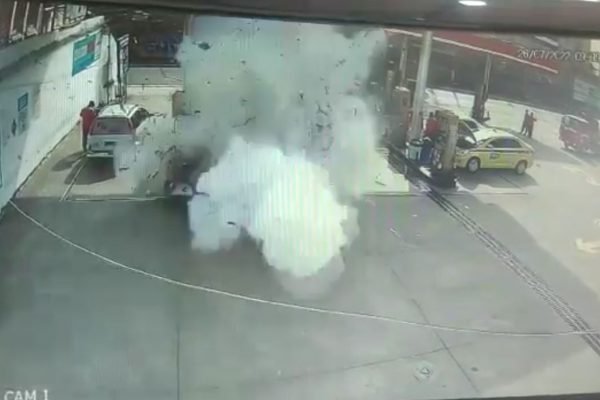Carro explode em posto GNV no Rio