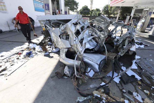 Carro explode enquanto abastecia com GNV no rio de janeiro 9