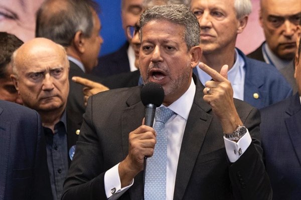 Lira deixou de declarar duas fazendas à Justiça Eleitoral, diz jornal