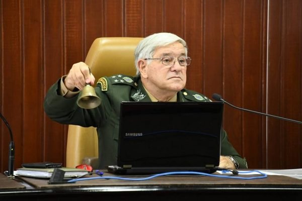 General Luís Carlos Gomes Mattos em sessão do Superior Tribunal Militar
