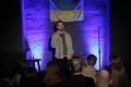 Comediante faz espetáculos em abrigo anti-aéreo na Ucrânia