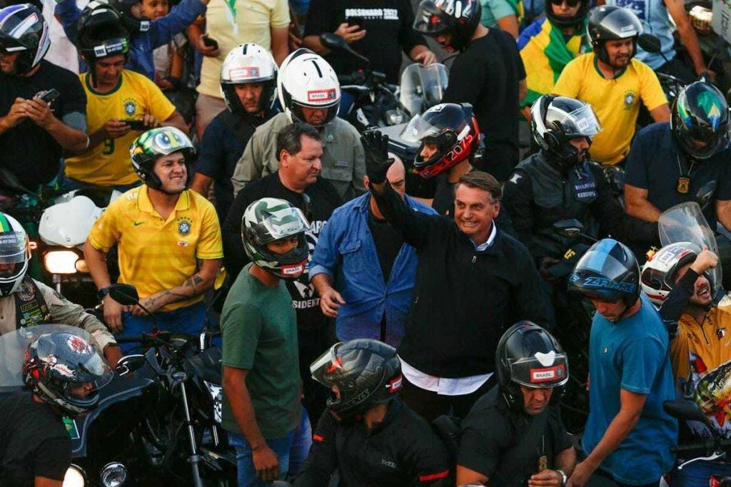 Em ato de apoio ao ex-lider do governo na Câmara dos Deputados Major Vitor Hugo, presidente Jair Bolsonaro participa de motociata pela cidade de Goiânia (GO)