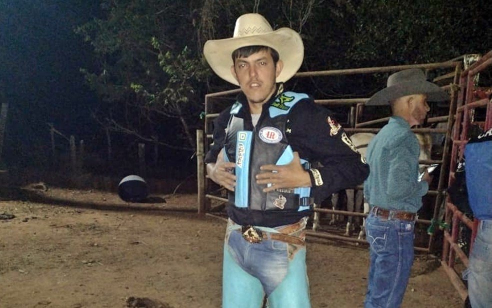 Peão morre pisoteado em Festa do Peão de Rodeio, vídeo!