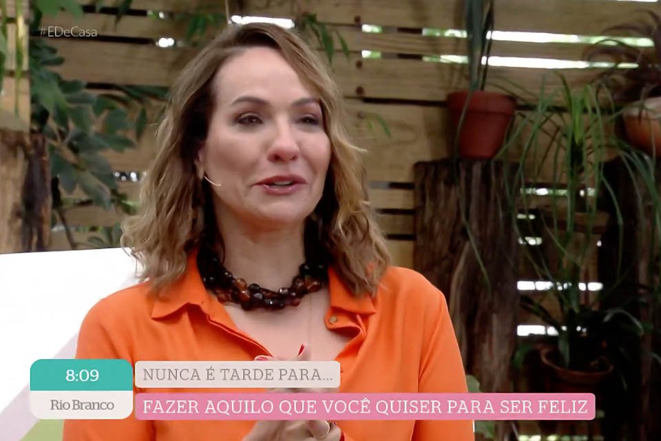 Maria Beltrão chora no É de Casa