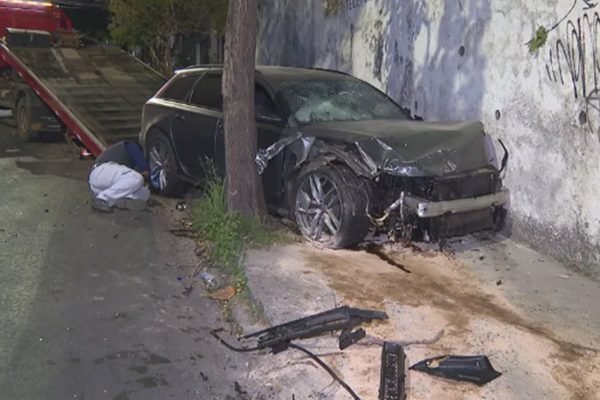 Carro Audi RS6 ficou danificado após acidente em Belo Horizonte, Minas Gerais