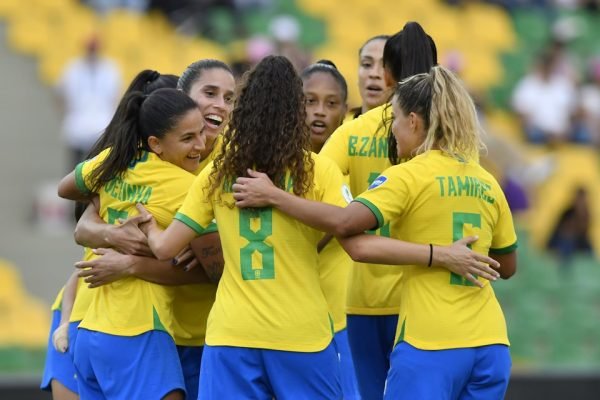 Foto colorida da Seleção Brasileira feminina