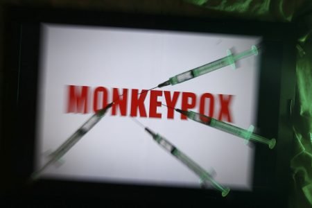 banco de imagem seringa variola macaco monkeypox saude doença