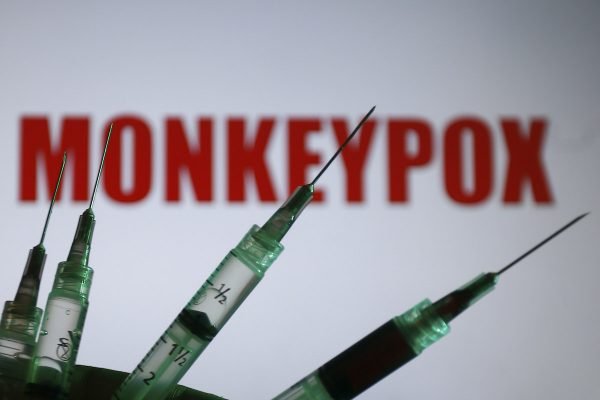 banco de imagem seringa variola macaco monkeypox saude doença