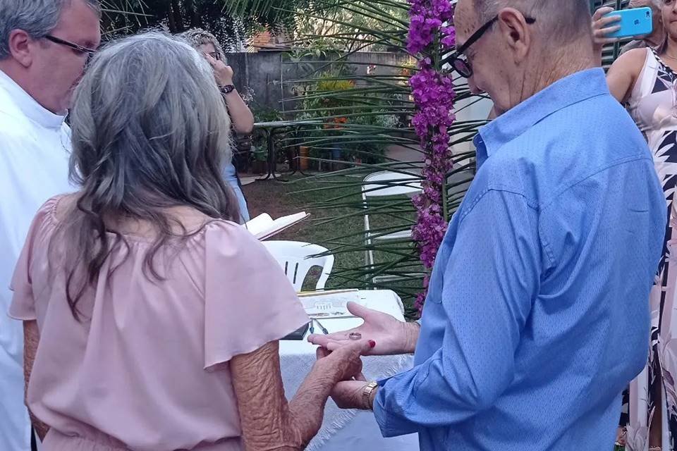 casal de idosos se casa em lar de idosos em goiás