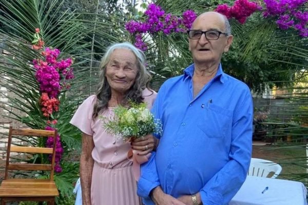 casal de idosos se casa em lar de idosos em goiás
