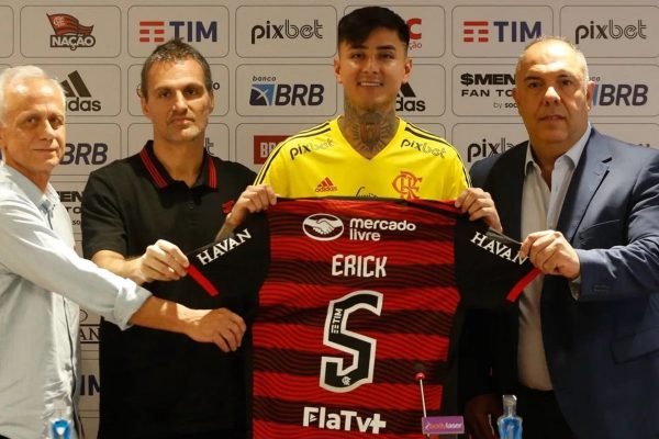 Erick Pulgar tem situação avaliada e pode entrar na barca do