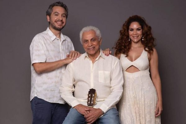 PAULINHO DA VIOLA EM FAMÍLIA RED