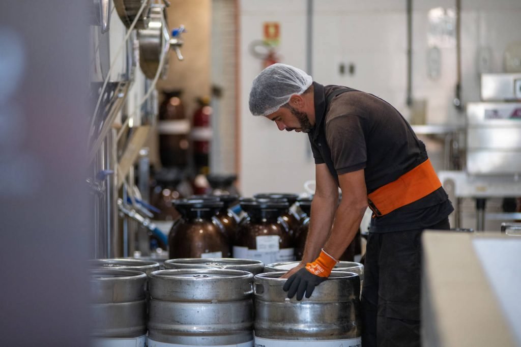 Cervejaria e o processo de produção para o Dia da Cerveja