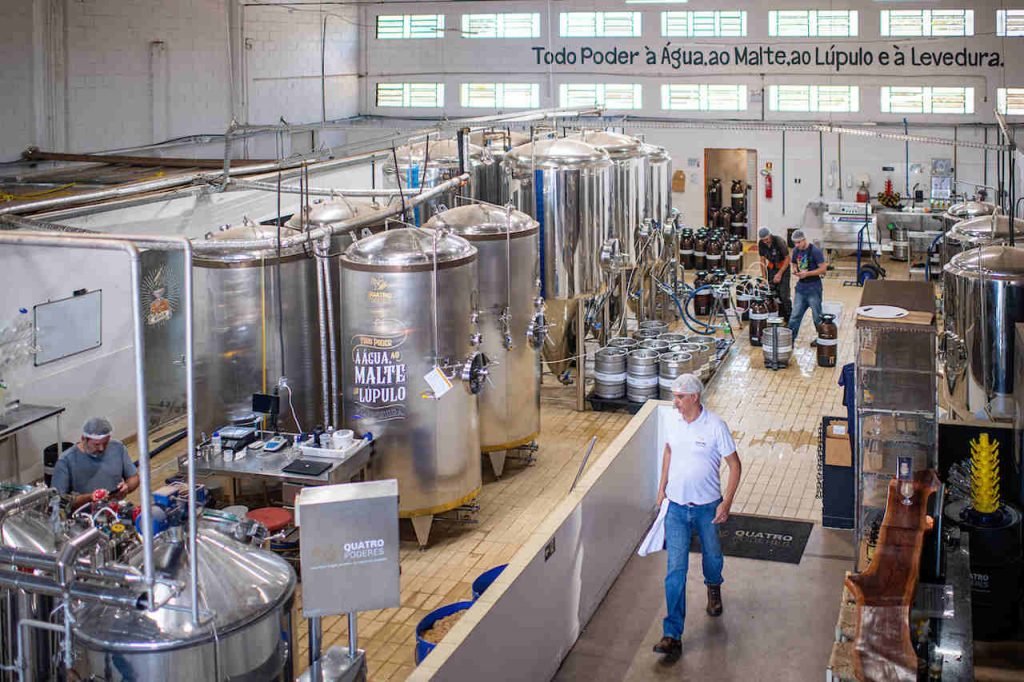 Cervejaria e o processo de produção para o Dia da Cerveja