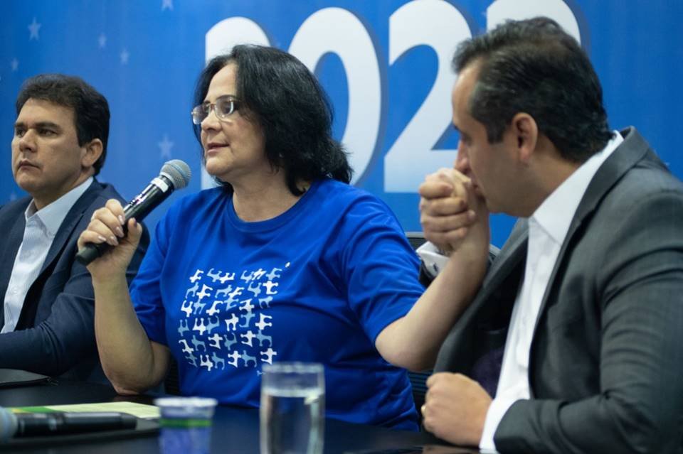 Candidata ao Senado pelo DF, Damares diz que se identifica com integralismo