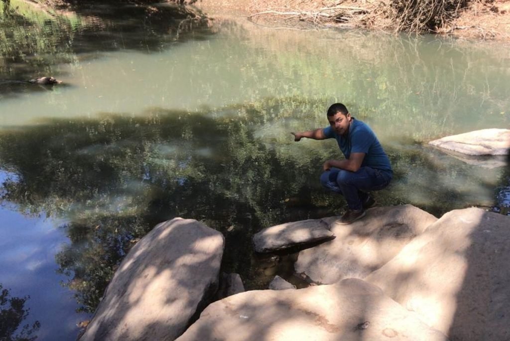 Leonardo Oliveira da Silva diz estar doente depois de consumir água contaminada por metais pesados no Rio dos Bois, Campos Verdes, Goiás