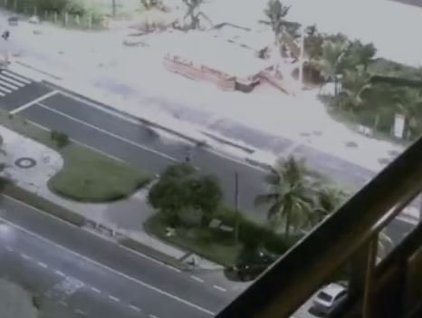 Novo vídeo flagra moto pilotada por Bruno Krupp atropelando adolescente no Rio de Janeiro