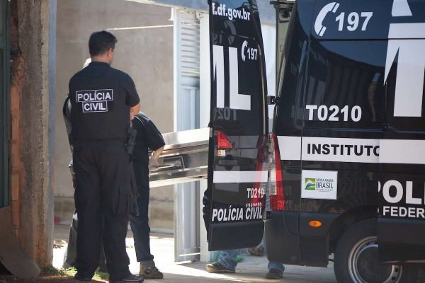 foto colorida de carro do iml