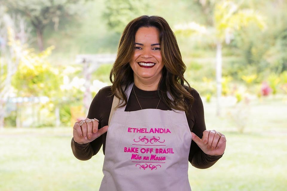 Bake Off Brasil, 8ª temporada: Ethelandia, decoradora de casamentos, 44 anos, Recife, PE