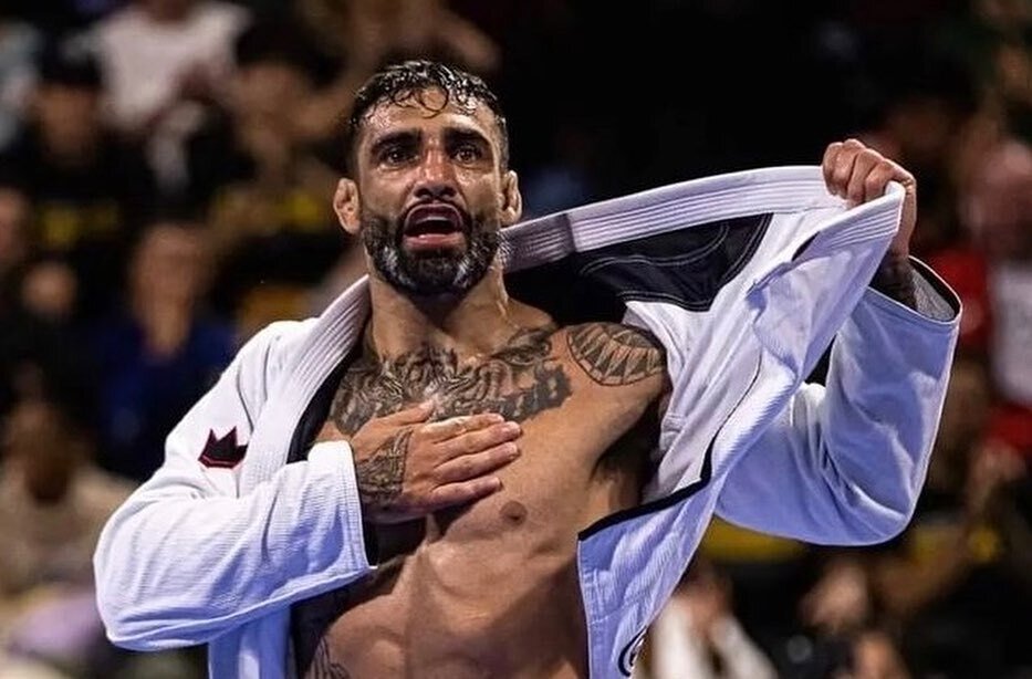 Campeão mundial de jiu-jítsu tem morte confirmada após ser baleado 