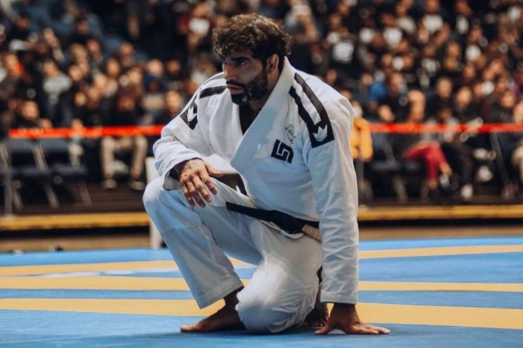 Nascido em São Paulo, o atleta também ganhou competições de jiu-jítsu como Copa do Mundo, Pan-Americano e campeonato brasileiro