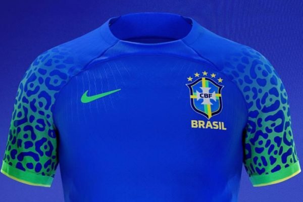 Mídia inglesa vê camisa do Brasil como um “crime contra o bom gosto”