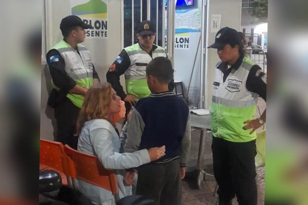 Criança queimada com frigideira foge de casa e pede ajuda a policiais- RJ 2