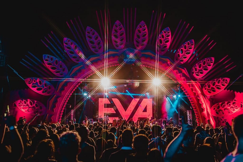 Palco do show da Banda Eva no Na Praia - Metrópoles