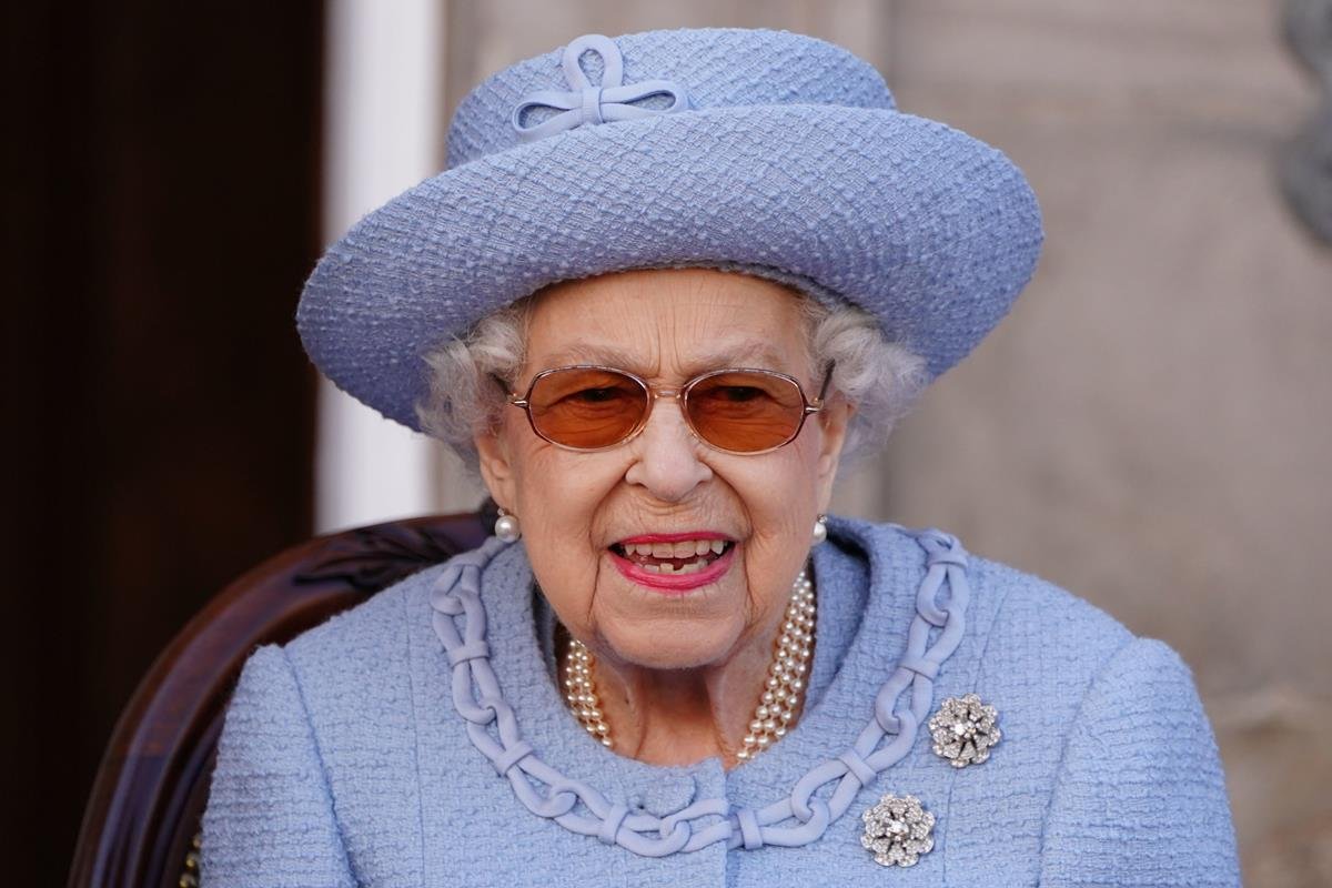 Rainha Elizabeth II morreu de velhice? Médico avalia | Metrópoles