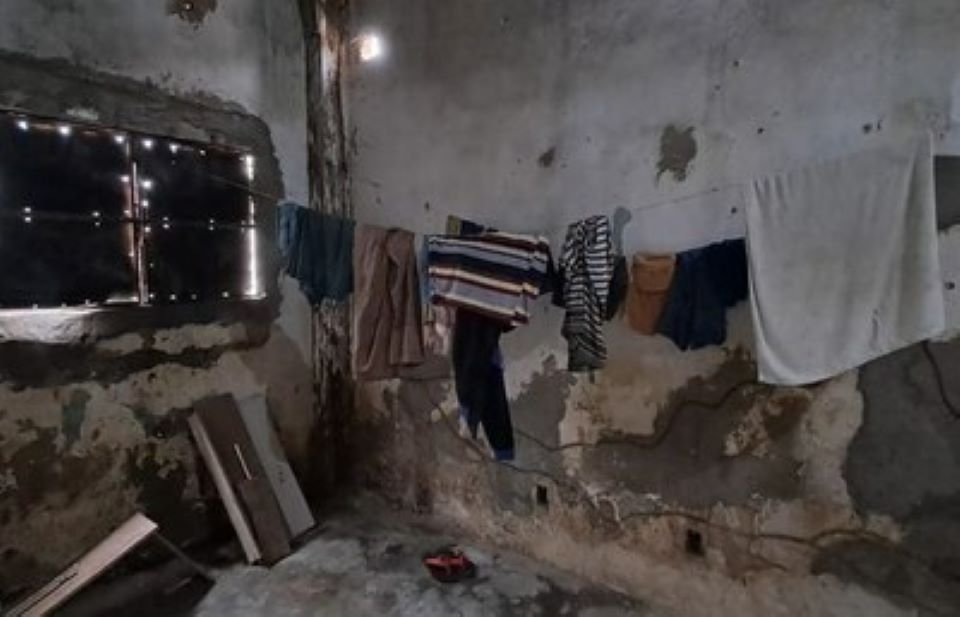 foto colorida de alojamento de trabalho escravo