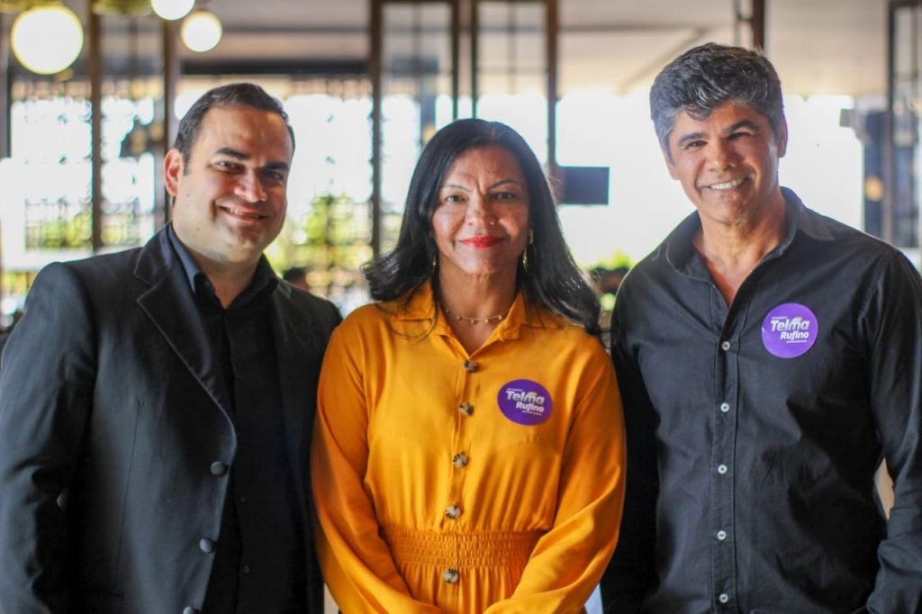 Telma Ruffino com convidados em café da manhã - Metrópoles