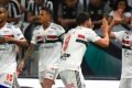 Atlético-GO aproveita expulsão, bate São Paulo e se aproxima de final