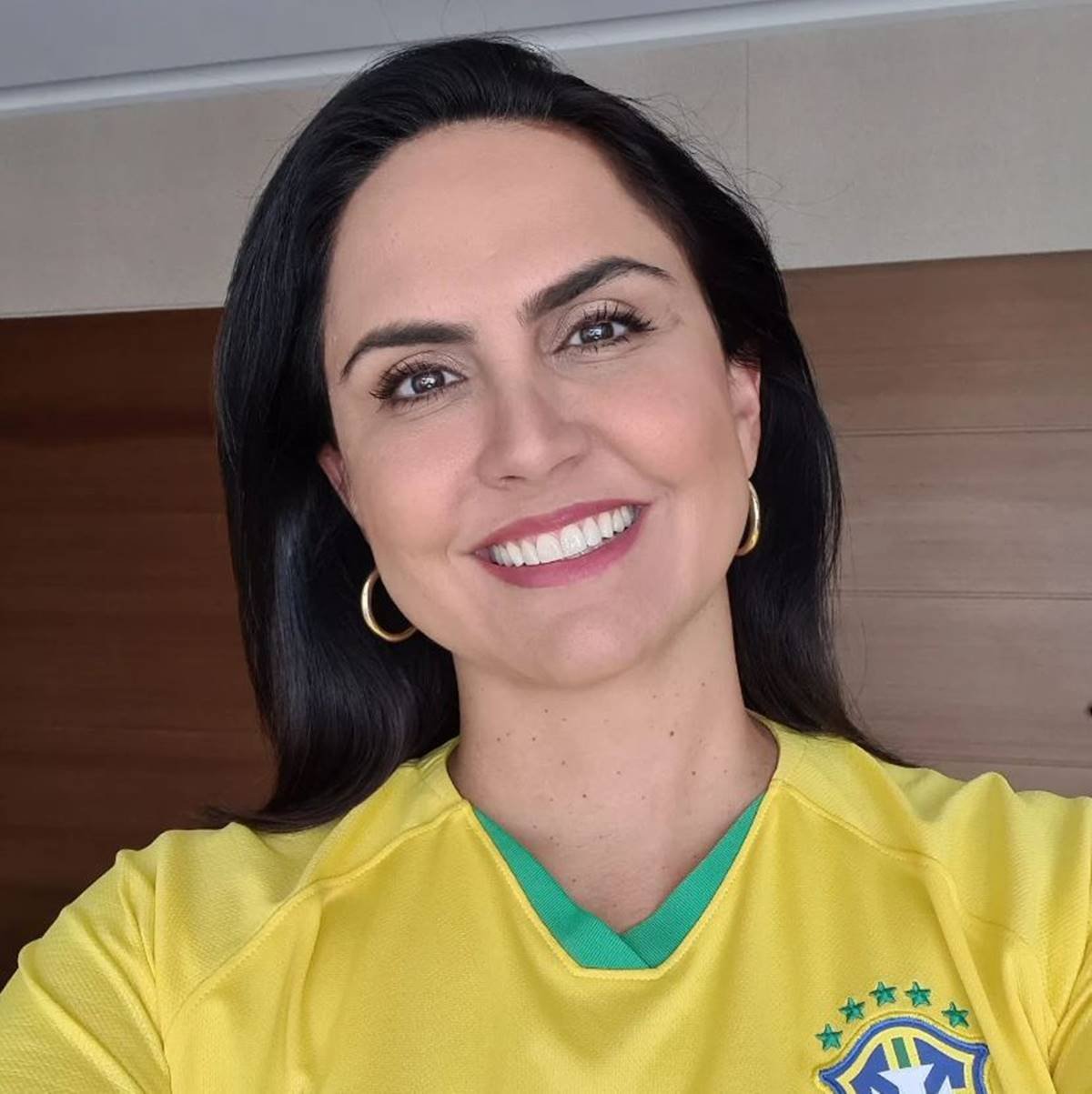 Ex–apresentadora da Globo chama filha de Bolsonaro de p*ta