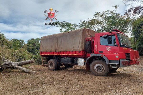 caminhão vermelho