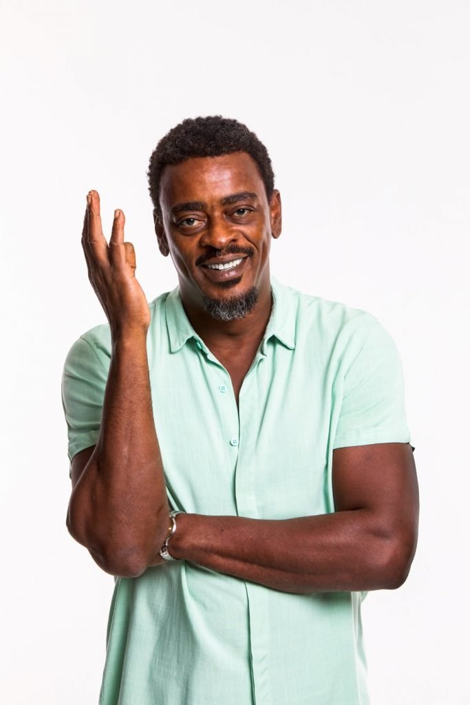 Foto colorida de Seu Jorge