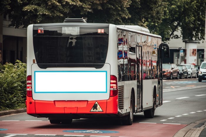 Fotografia de um ônibus - Metrópoles