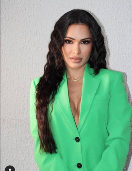 Foto colorida de Angélica Höfke, suposta sósia de Bruna Marquezine-Metrópoles