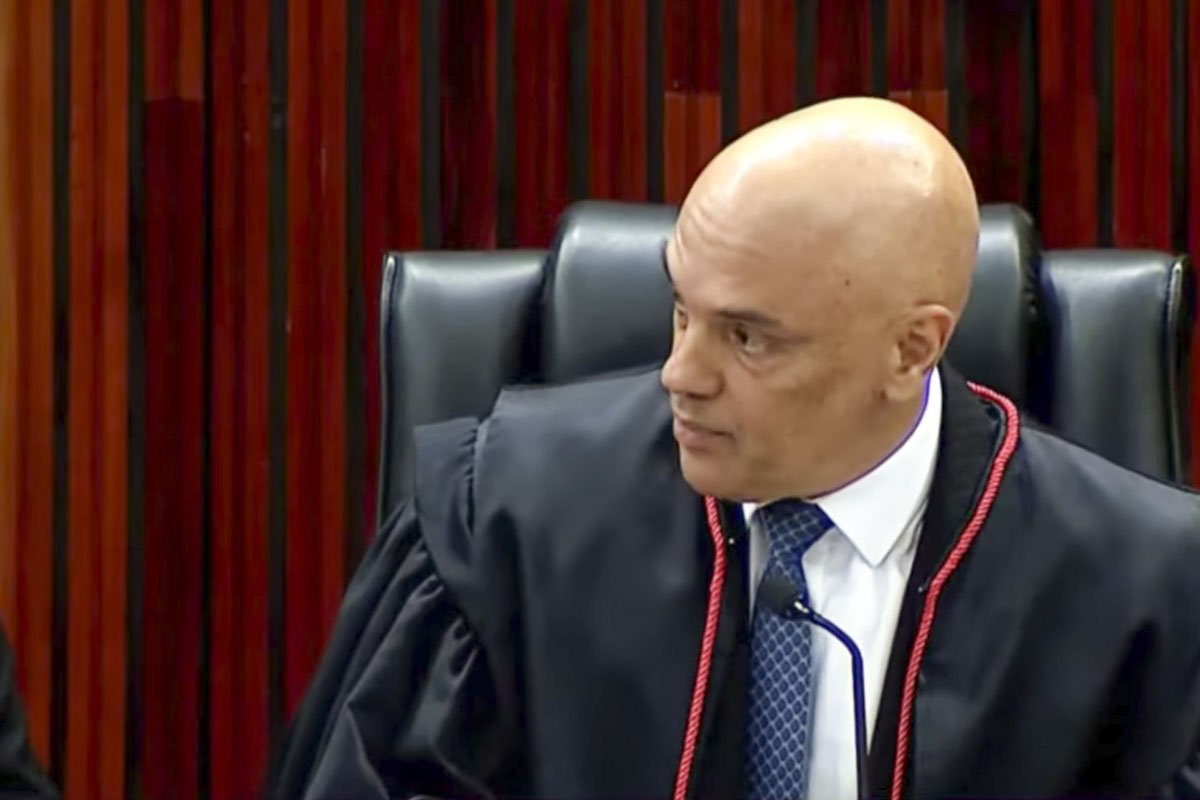 Alexandre de Moraes marca encontro com ministro da Defesa