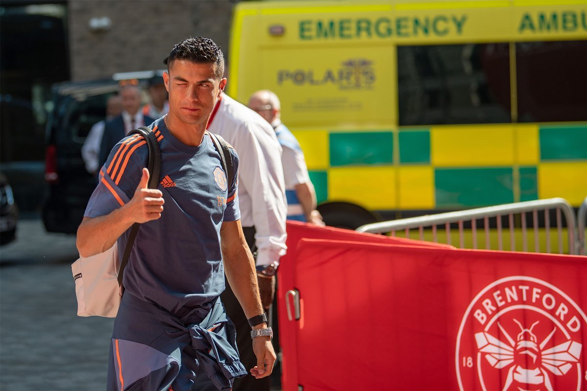 Manchester United goleado pelo Brentford com Cristiano Ronaldo a titular