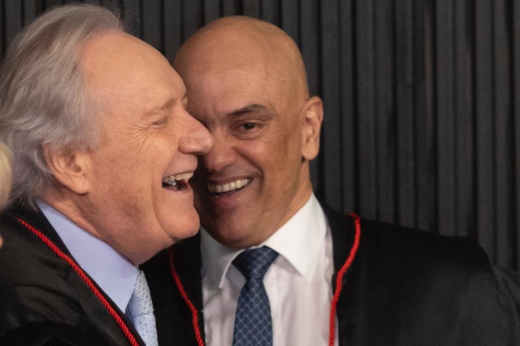 Posse do ministro Alexandre de Moraes como presidente e o ministro Ricardo Lewandowski como vice-presidente do TSE 9