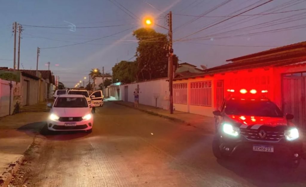 MP cumpre mandado de busca e apreensão contra suspeitos de desviar dinheiro do Salto do Itiquira, em Formosa, Goiás