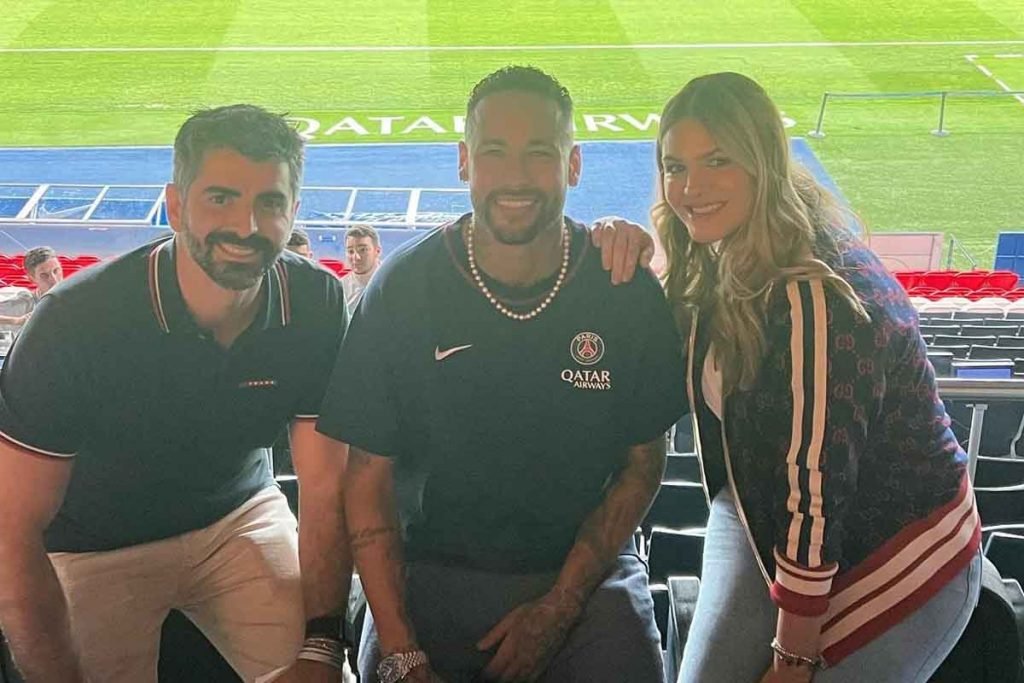 Representantes da Le Infance são recebidos em Paris