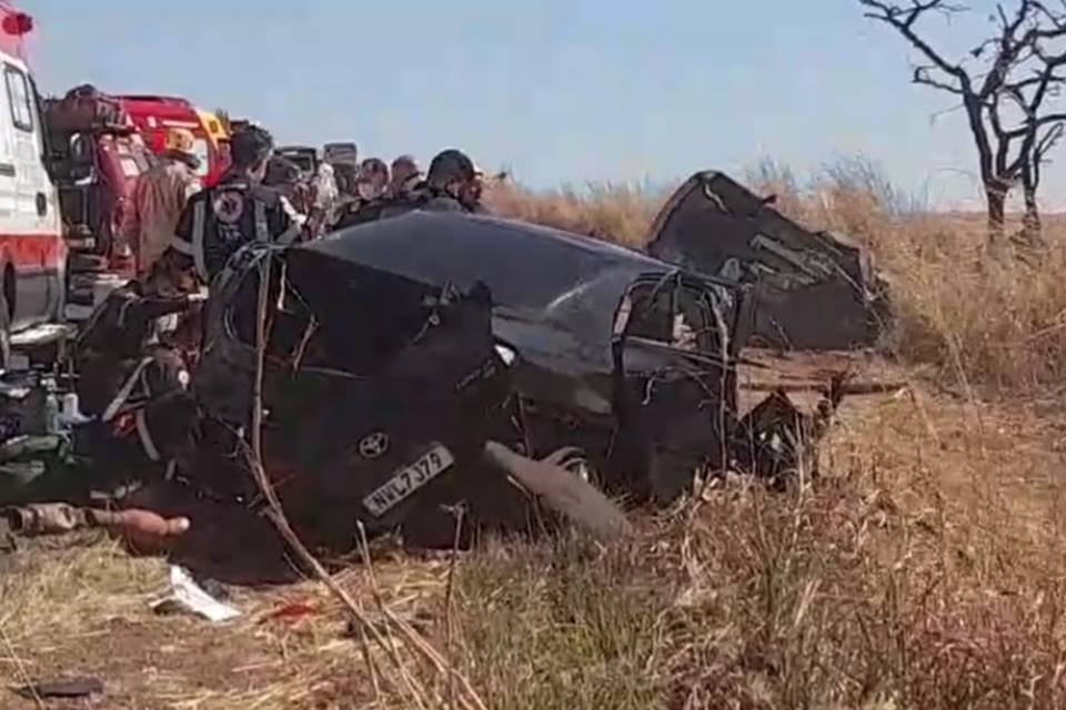 acidente deixa sete mortos a caminho de caldas novas, goiás