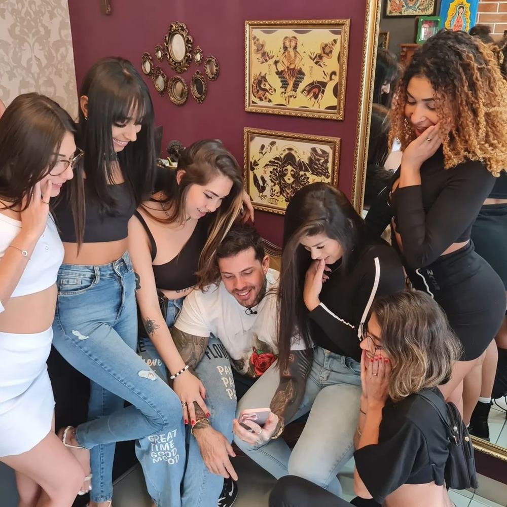 Influencer Casado Com 8 Mulheres Sobre Sexo “perdi 5kg Em Uma Semana