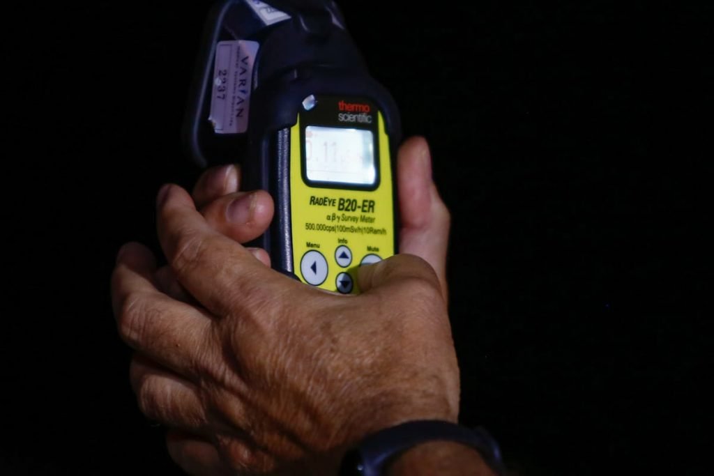 Dosímetro ou Contadoe GIG, aparelho utilizado para verificar o nível de radioatividade no ambiente